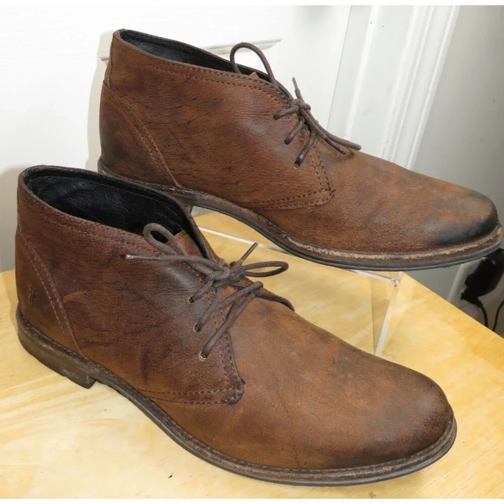 FRYE Men's Sz 9.5 D Oscar Chukka Ankle Boots Whiskey Brown Leather Style 3482460